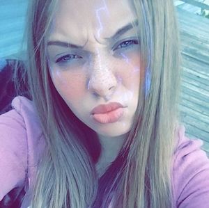 Meet your Posher, Alexis